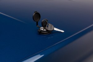 Ram 2500 Tonneau Cover - Undercover - Lux - Brilliant Black - `10-`23