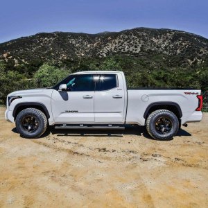 Toyota Tundra Crew Max Nerf Bars - Westin - R5 - Textured Black - `22-`27