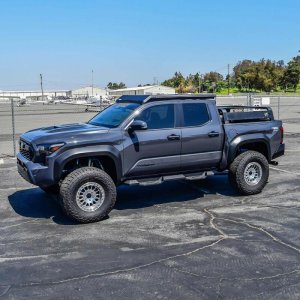 Toyota Tacoma Nerf Step Bars - Double Cab - Westin - HDX Xtreme - Textured Black - `24-`27