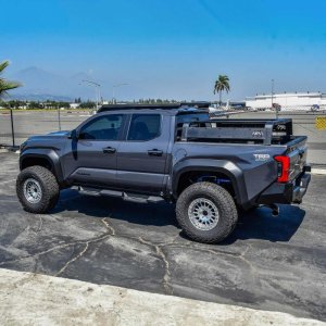 Toyota Tacoma Nerf Step Bars - Double Cab - Westin - HDX Xtreme - Textured Black - `24-`27