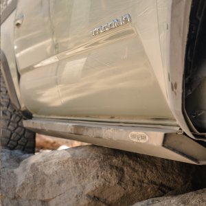 Toyota Tacoma Rock Sliders - Rock Slide Engineering - Black Powdercoat - 5ft Bed `05-`23