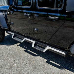 Jeep Gladiator Nerf Bars - Westin - HDX Drop - Textured Black - 2020+