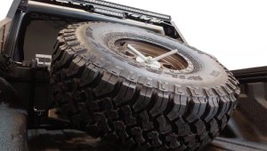 Jeep Gladiator Tire Carrier - In-Bed - DV8 Offroad - Adjustable - `19-`0
