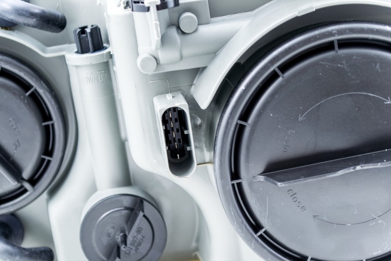 Mercedes-Benz CLK350 Headlight Assembly - Front - Hella - Halogen - 2006