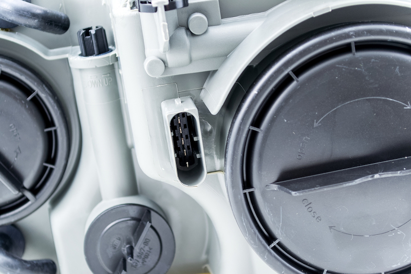 Mercedes-Benz CLK350 Headlight Assembly - Front - Hella - Halogen - 2006