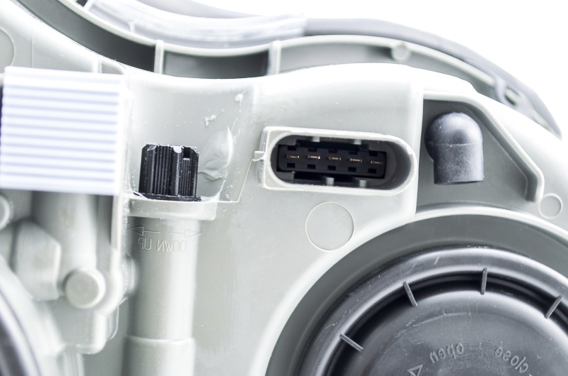 Mercedes-Benz CLK550 Headlight Assembly - Front - Hella - Halogen - `07-`09