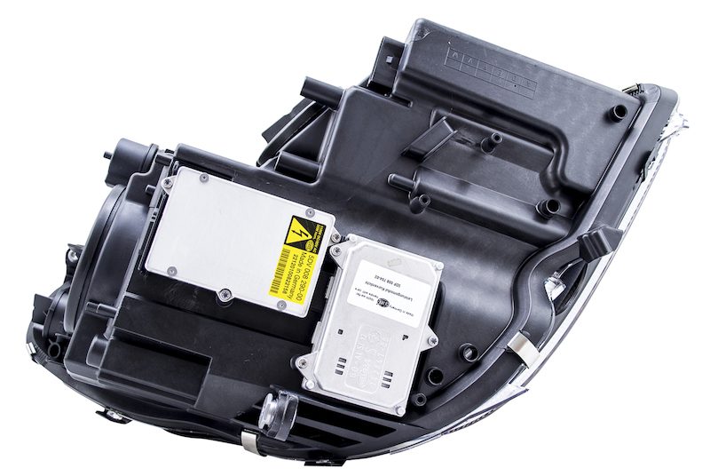 Mercedes-Benz CLS500 Headlight Assemblies - Hella - Bi-Xenon - `05-`10