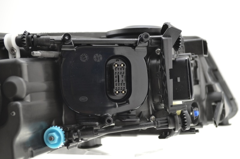 Volkswagen Touareg Xenon Headlamp - Front Left - Hella - Bi-Xenon - `08-`10