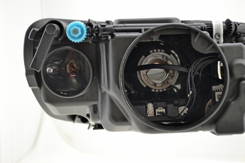 Volkswagen Touareg Xenon Headlamp - Front Left - Hella - Bi-Xenon - `08-`10