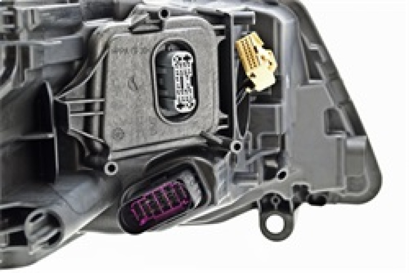 Volkswagen Touareg Headlight - Hella - Xenon - 2015