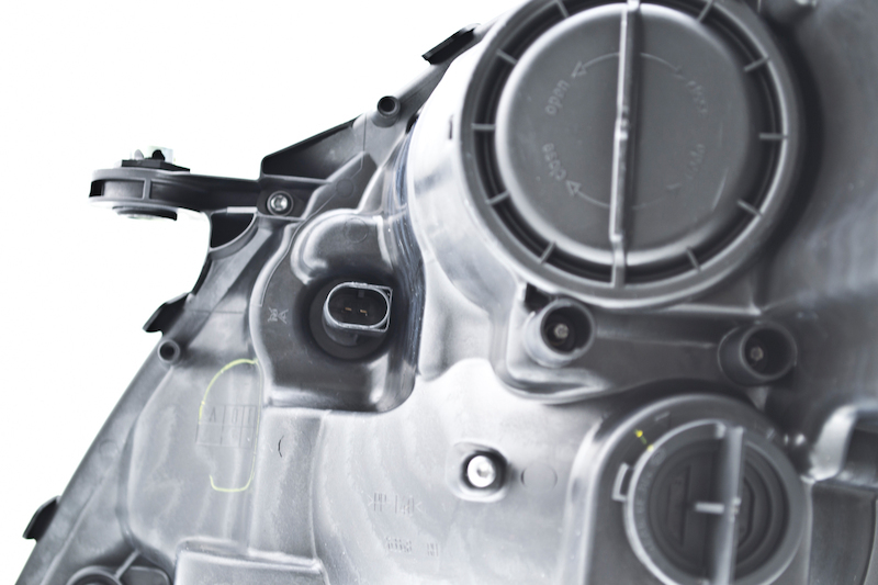 Mercedes-Benz ML320 Headlight Assembly - Hella - Halogen - `06-`08