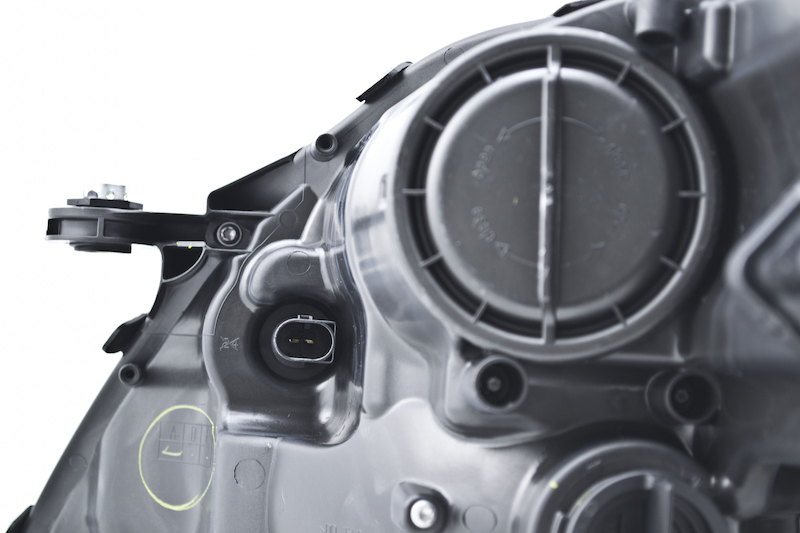 Mercedes-Benz ML320 Headlight Assembly - Hella - 2008