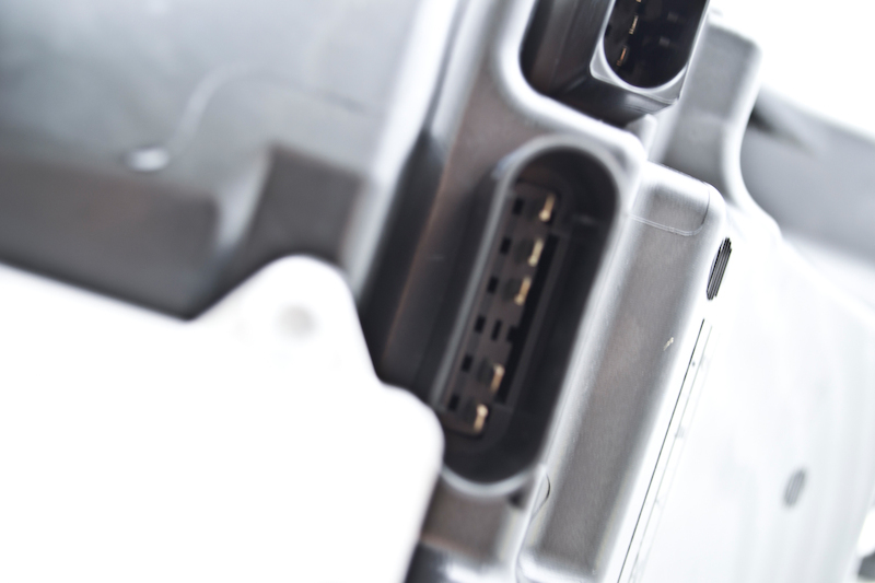 Mercedes-Benz R320 Xenon Headlight - Left Hand - Hella - `07-`09