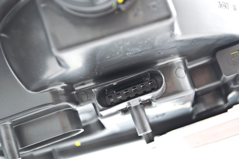 Mercedes-Benz ML63 AMG Headlight Assembly - Hella - OE Replacement - 2008