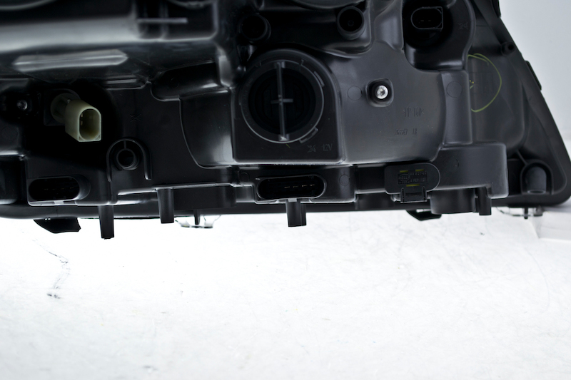 Mercedes-Benz GL450 Headlight Assembly - Hella - 2007