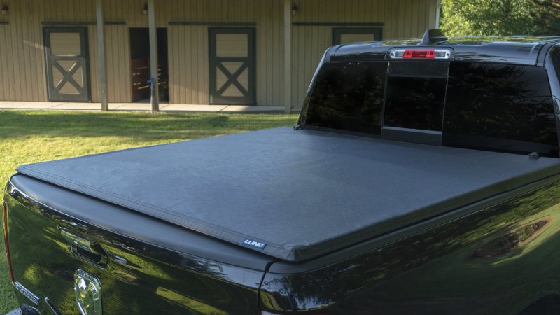 Nissan Titan Tonneau Cover - LUND - Genesis Tri-Fold - Black - `16-`23