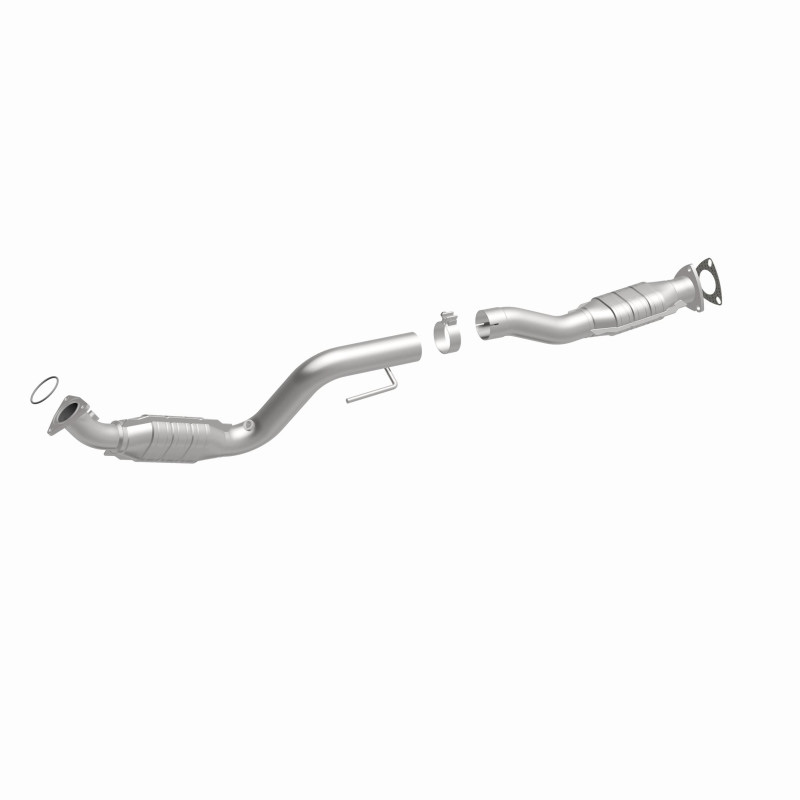 GMC Savana 3500 Catalytic Converter - Passenger Side - Magnaflow - California Grade CARB Compliant Direct-Fit - `03-`05