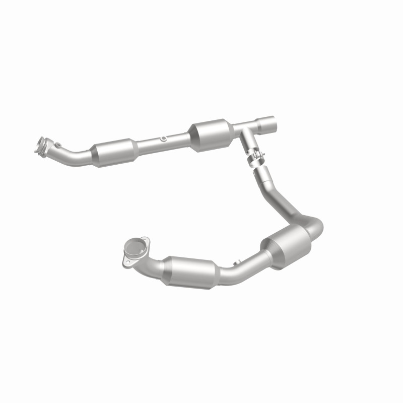 Ford E-250 Catalytic Converter - Magnaflow - Direct Fit, California Grade CARB Compliant - 2006
