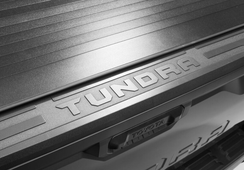 Ford F-250 Super Duty Retractable Bed Cover - Retrax - Retrax EQ - `22-`23