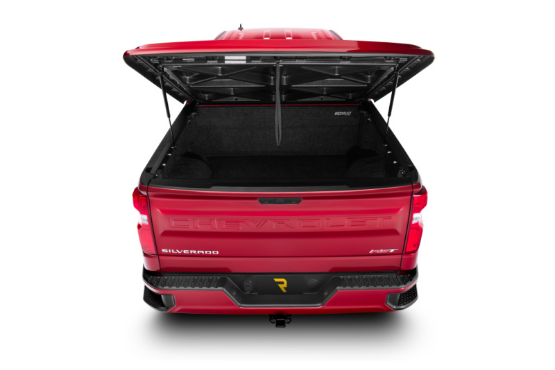 Chevrolet Silverado 1500 Tonneau Cover - Undercover - Lux - Pull Me Over Red - `19-`26