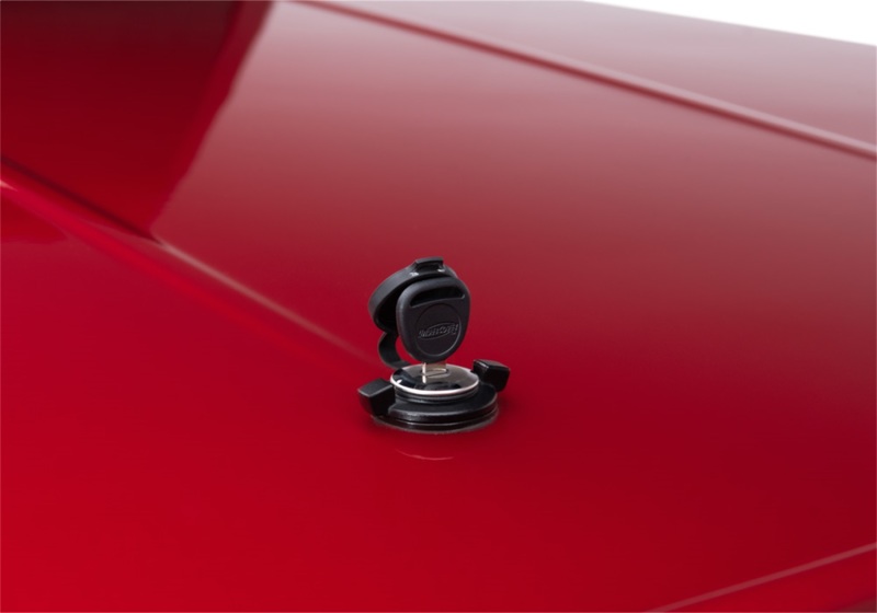 Chevrolet Silverado 1500 Tonneau Cover - Undercover - Lux - Pull Me Over Red - `19-`26