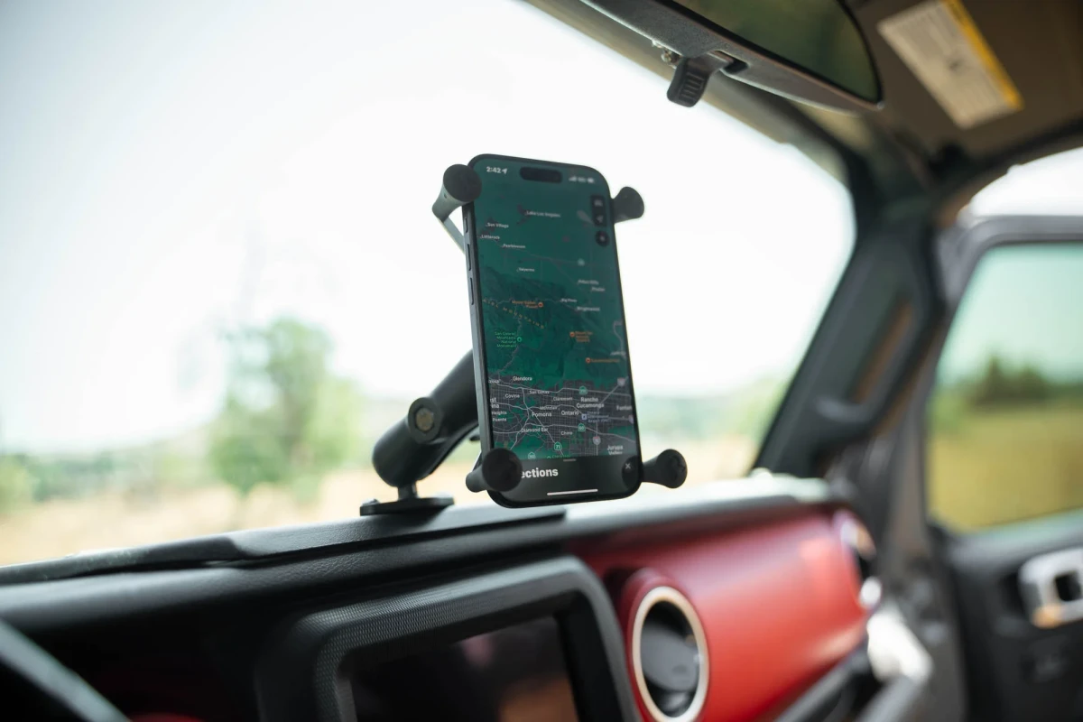 Jeep Wrangler JL Digital Device Kit - DV8 Offroad - Device Dash Mount V2 - `18-`23