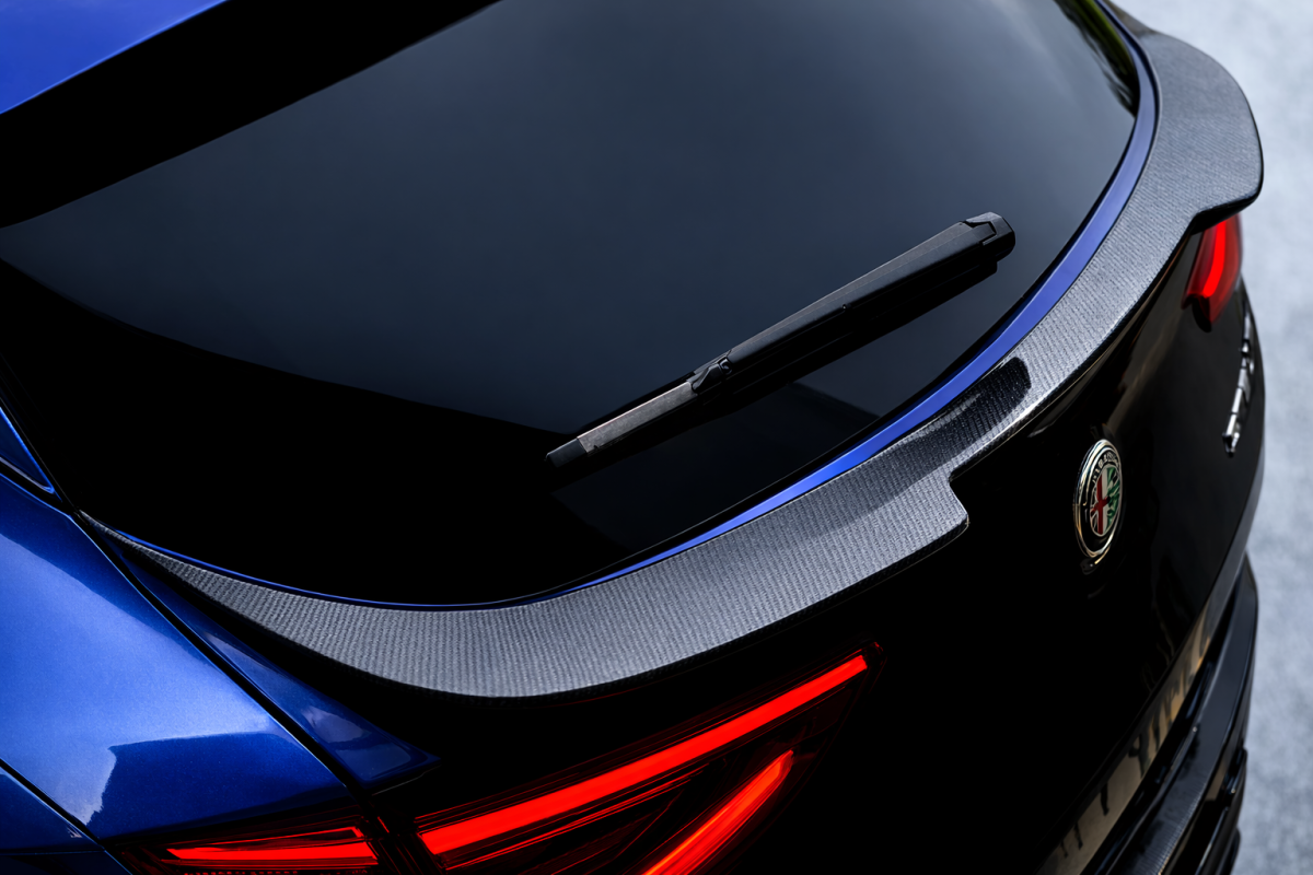 Alfa Romeo Stelvio Mid Spoiler - Carbon Fiber - Duckbill