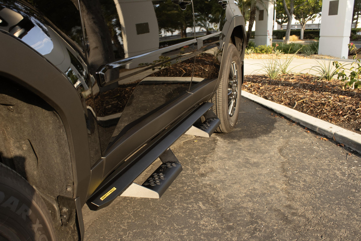 Toyota Land Cruiser Side Steps - Angular Drop Steps - Smittybilt - 2024+