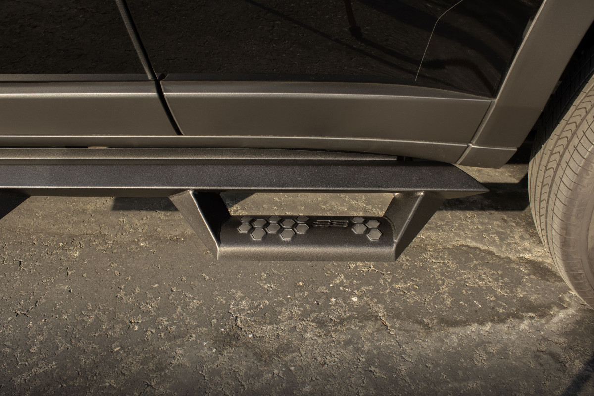 Toyota Land Cruiser Side Steps - Angular Drop Steps - Smittybilt - 2024+