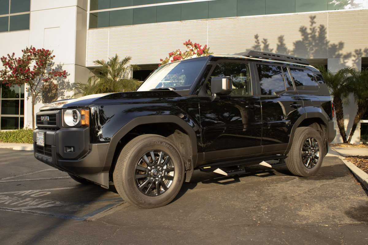 Toyota Land Cruiser Side Steps - Angular Drop Steps - Smittybilt - 2024+