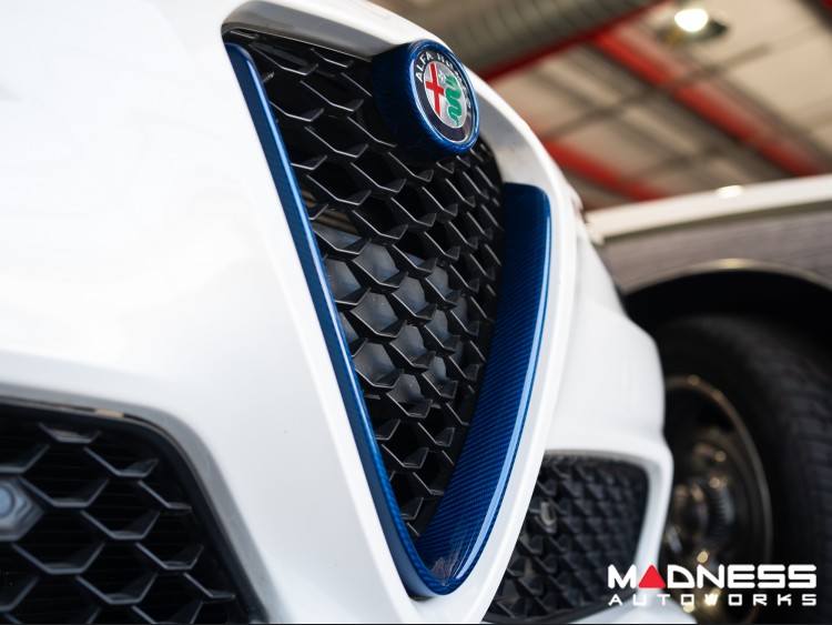 Für Alfa Romeo Giulia Sport & Quadrifoglio Echt Carbon Kühlergrill  Emblemrahm