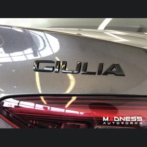 Alfa Romeo Giulia Emblem - Nero Edizione - Rear 