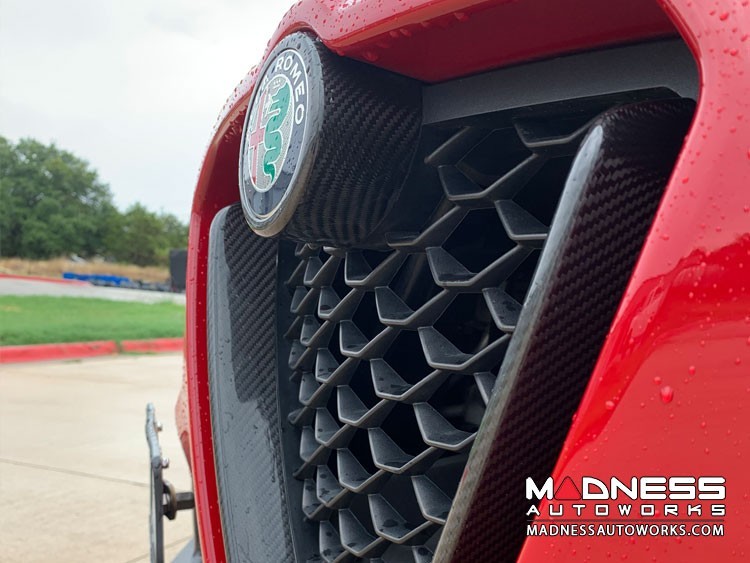 Alfa Romeo Stelvio Complete Exterior Styling Kit - Roof Spoiler + V Shield Grill Frame + Emblem Frame Kit - Carbon Fiber - Feroce Carbon