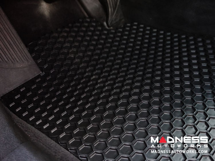 JVL Fully Tailored Rubber Car Mat Set for Stelvio 2018-On Black 