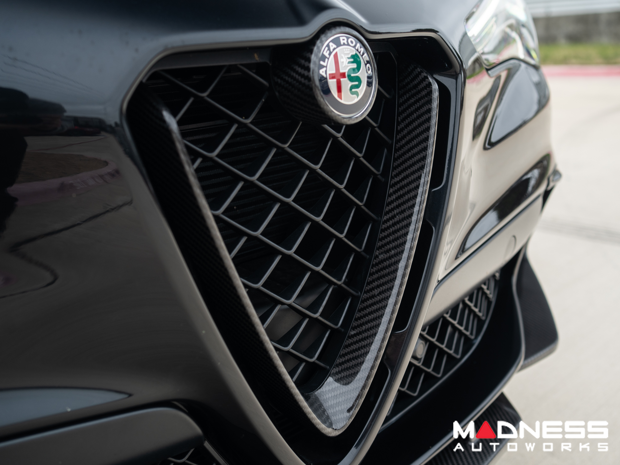 Alfa Romeo Stelvio Front V Shield Grill Frame + Emblem Frame Kit - Carbon  Fiber - Quadrifoglio Model